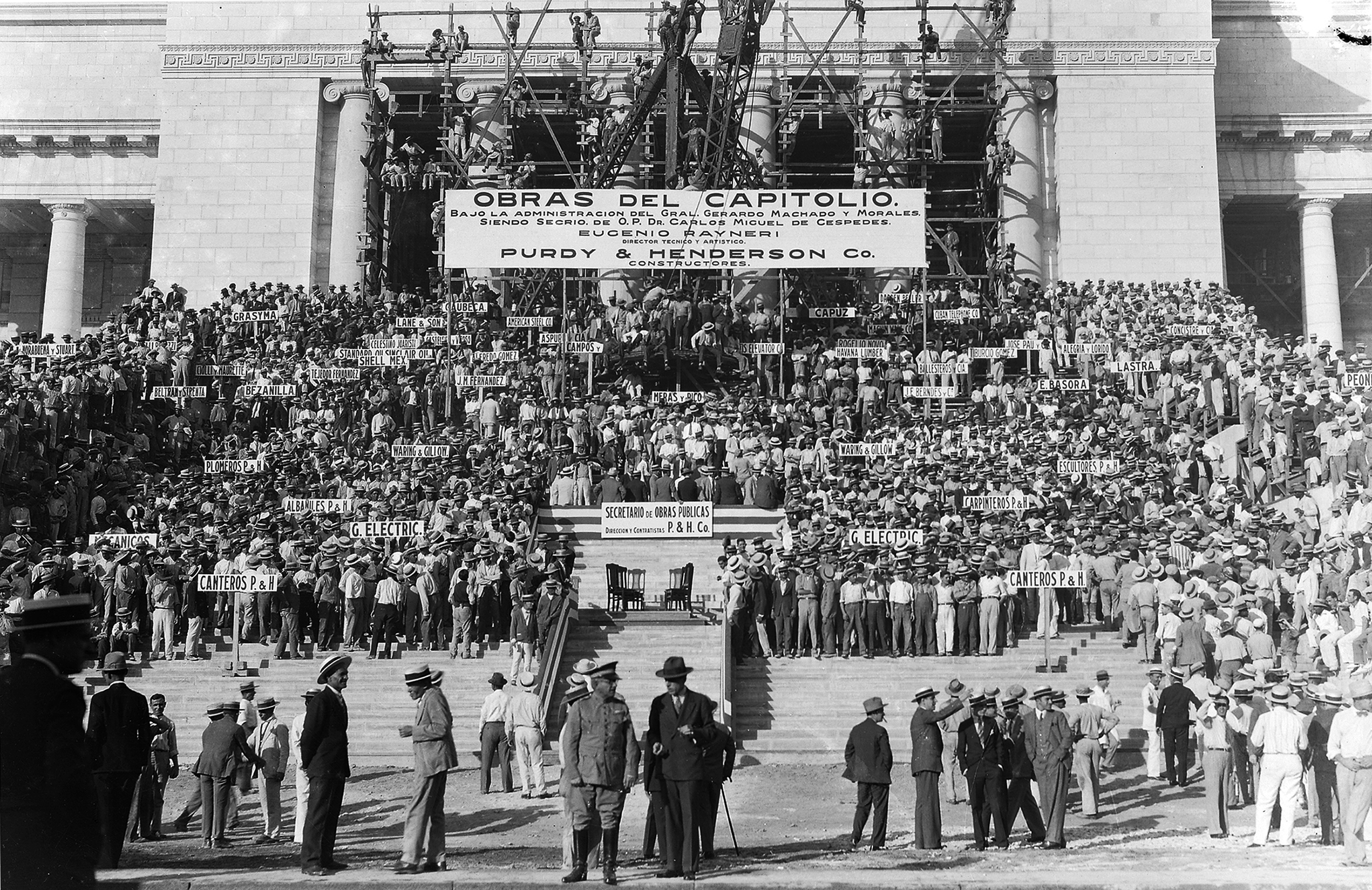 President Gerardo Machado with the contractors, subcontractors and workers of the Capitolio, 1929. Secretaría de Obras Públicas Archives, La Habana, Cuba.