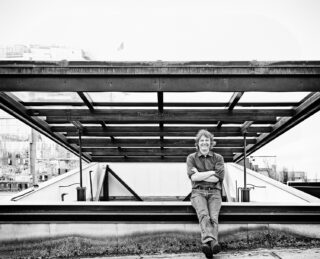 headshot of Tom Kundig