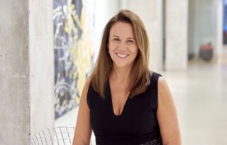 Headshot of Leslie Jabs